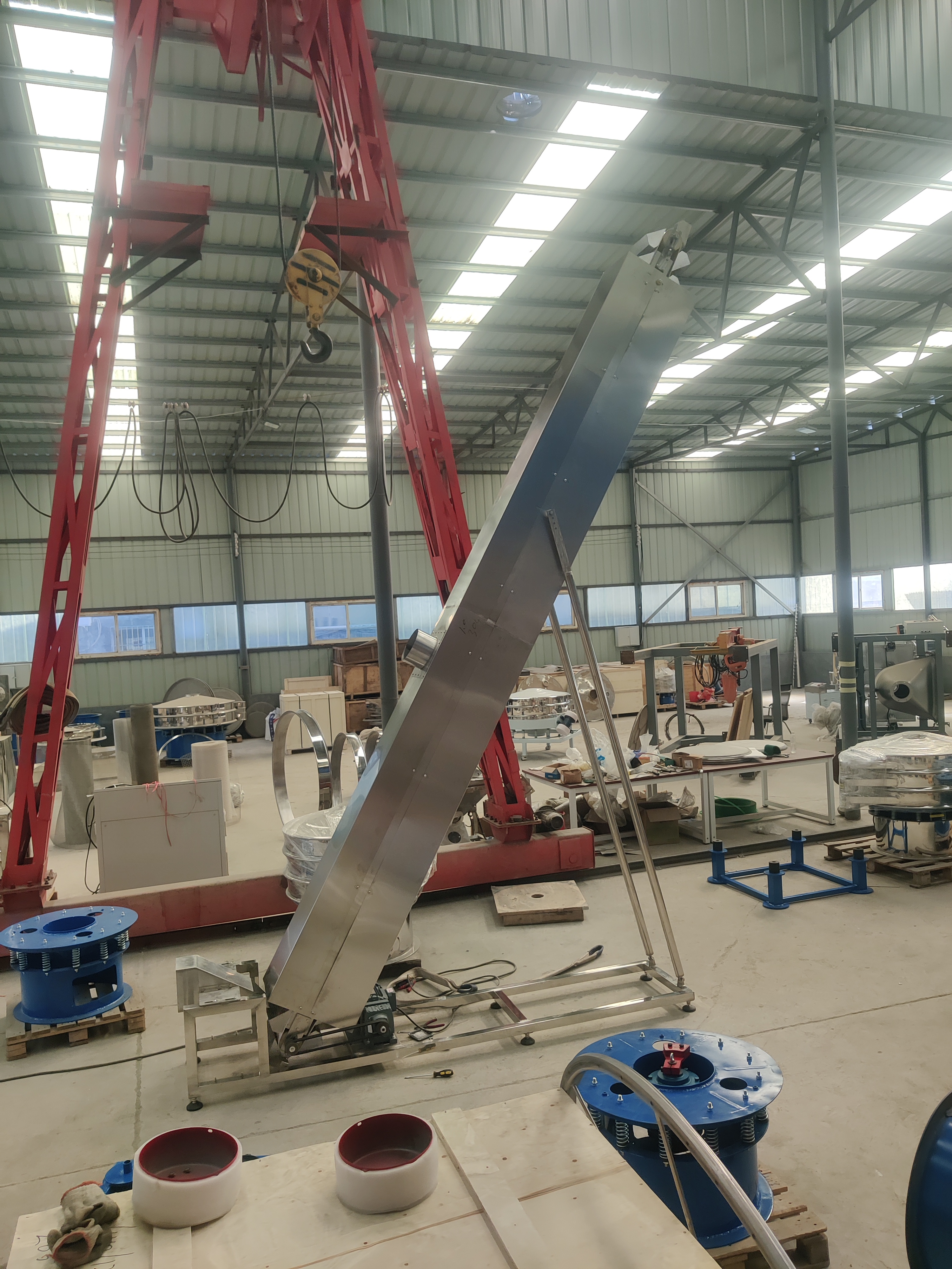 HL環(huán)鏈離心斗式提升機(jī)的工作原理及結(jié)構(gòu)有哪些？