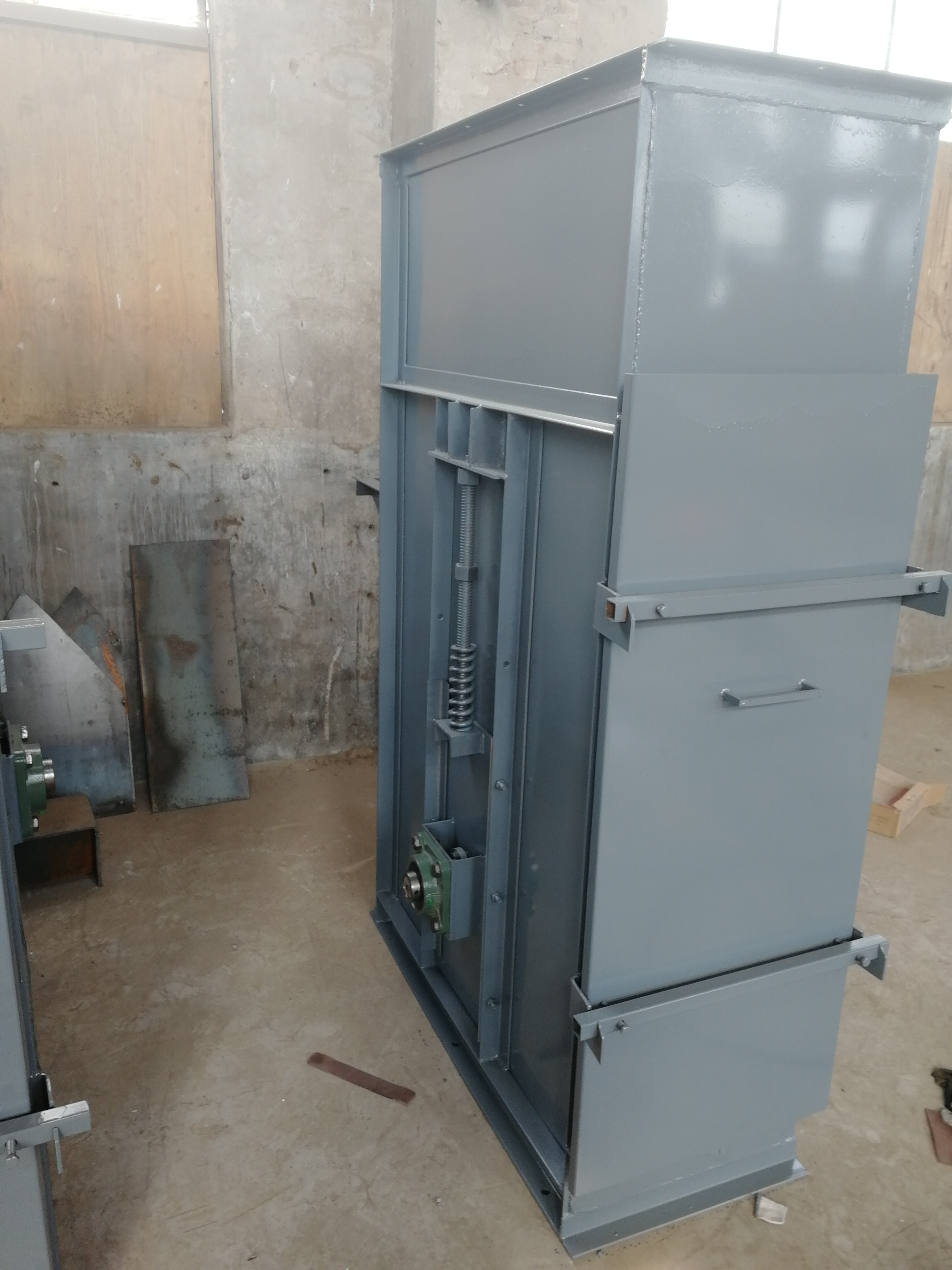 環(huán)鏈TH系列斗式提升機(jī)的現(xiàn)場(chǎng)安裝詳細(xì)步驟流程