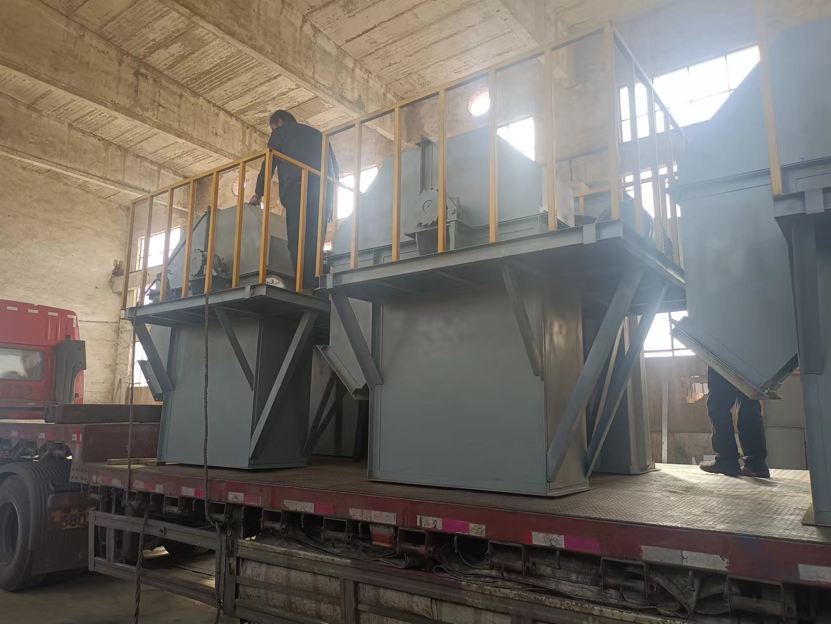 板鏈斗式提升機的型號需要根據(jù)哪些技術參數(shù)來確定？(z型斗式提升機)