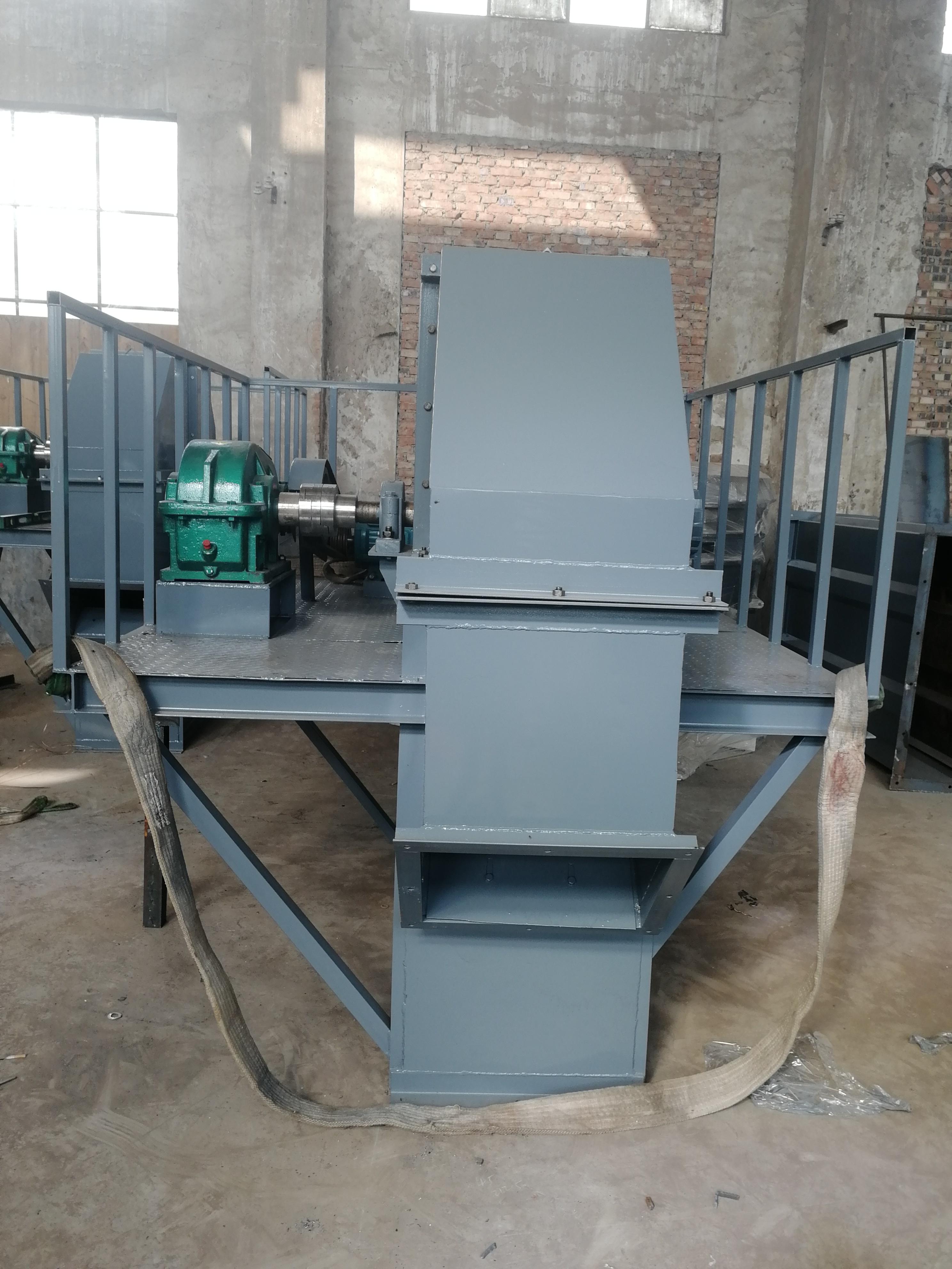 垂直提升機(jī)慢有慢的好處，冷卻連續(xù)(往復(fù)式垂直提升機(jī))